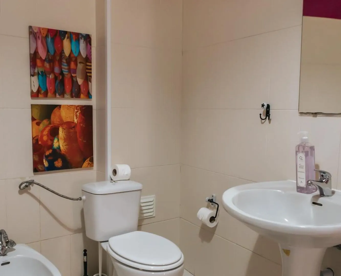 Homestay Aquilla Family Room 304 Lisbon Portugal